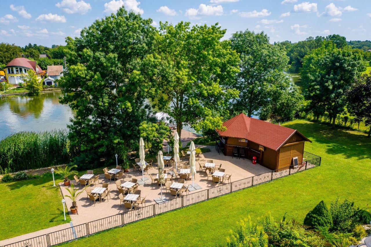 Апартаменты Aranyszarvas Panzio, Etterem Es Grillterasz Экстерьер фото