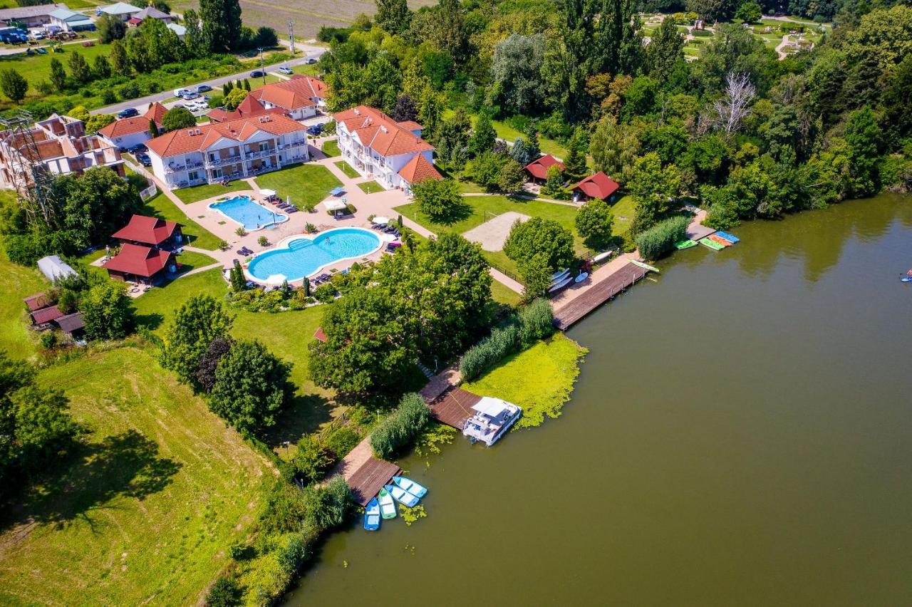 Апартаменты Aranyszarvas Panzio, Etterem Es Grillterasz Экстерьер фото