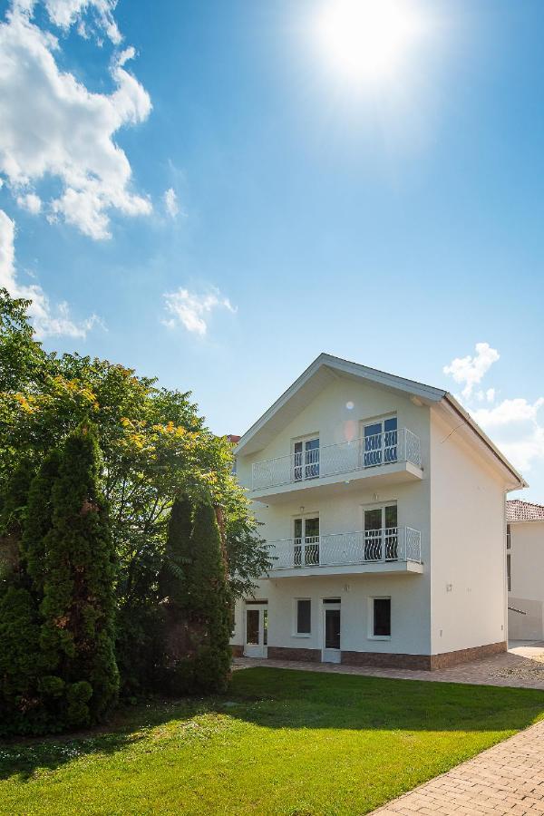 Апартаменты Aranyszarvas Panzio, Etterem Es Grillterasz Экстерьер фото