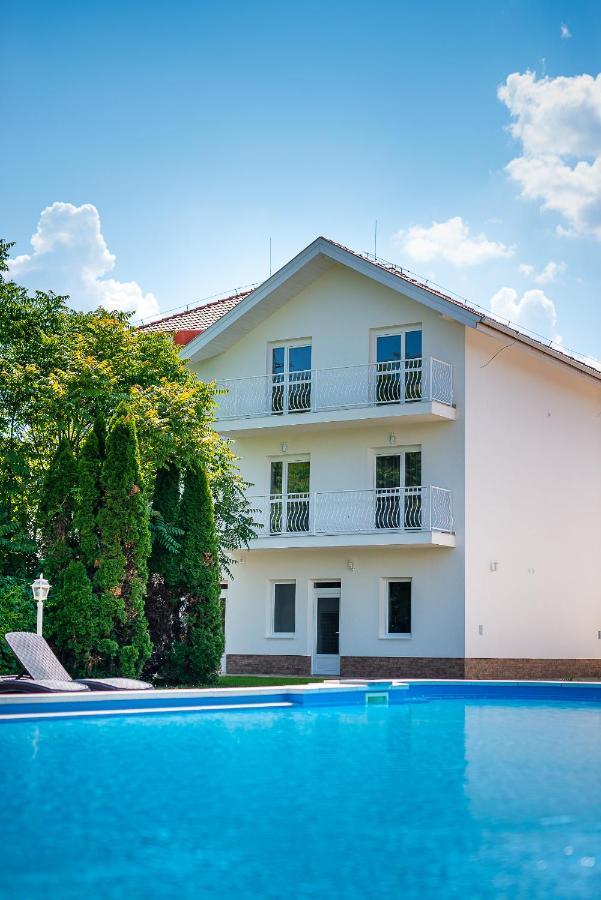 Апартаменты Aranyszarvas Panzio, Etterem Es Grillterasz Экстерьер фото
