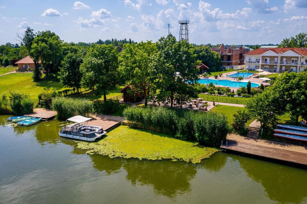 Апартаменты Aranyszarvas Panzio, Etterem Es Grillterasz Экстерьер фото