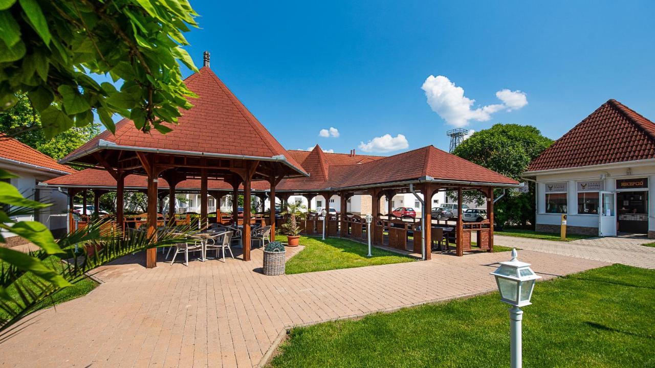 Апартаменты Aranyszarvas Panzio, Etterem Es Grillterasz Экстерьер фото