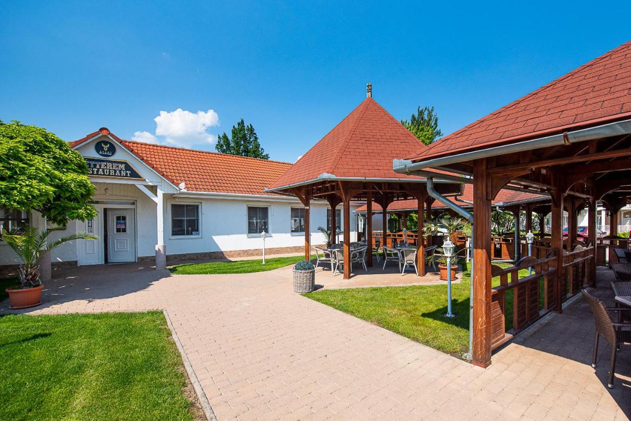 Апартаменты Aranyszarvas Panzio, Etterem Es Grillterasz Экстерьер фото