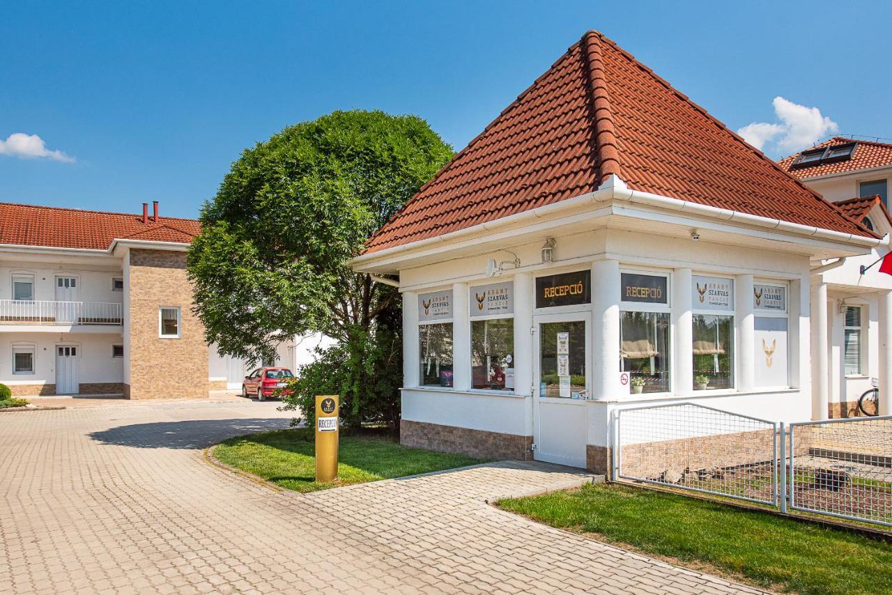 Апартаменты Aranyszarvas Panzio, Etterem Es Grillterasz Экстерьер фото