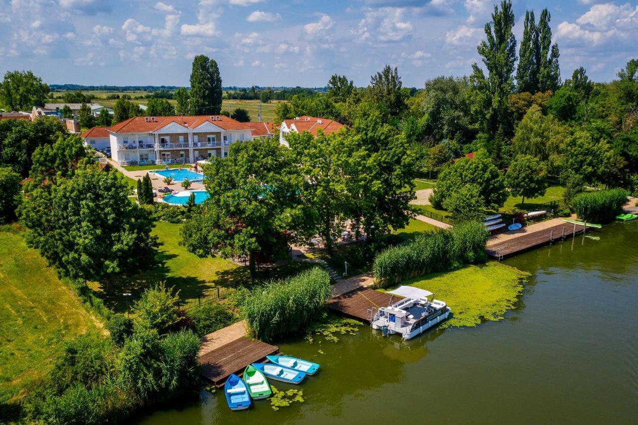 Апартаменты Aranyszarvas Panzio, Etterem Es Grillterasz Экстерьер фото