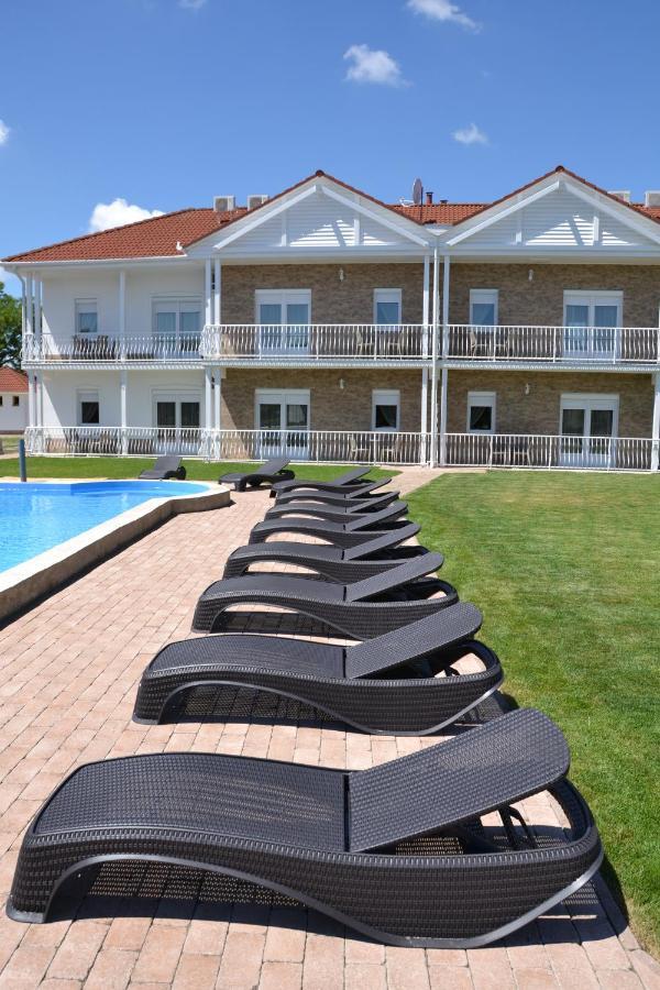 Апартаменты Aranyszarvas Panzio, Etterem Es Grillterasz Экстерьер фото
