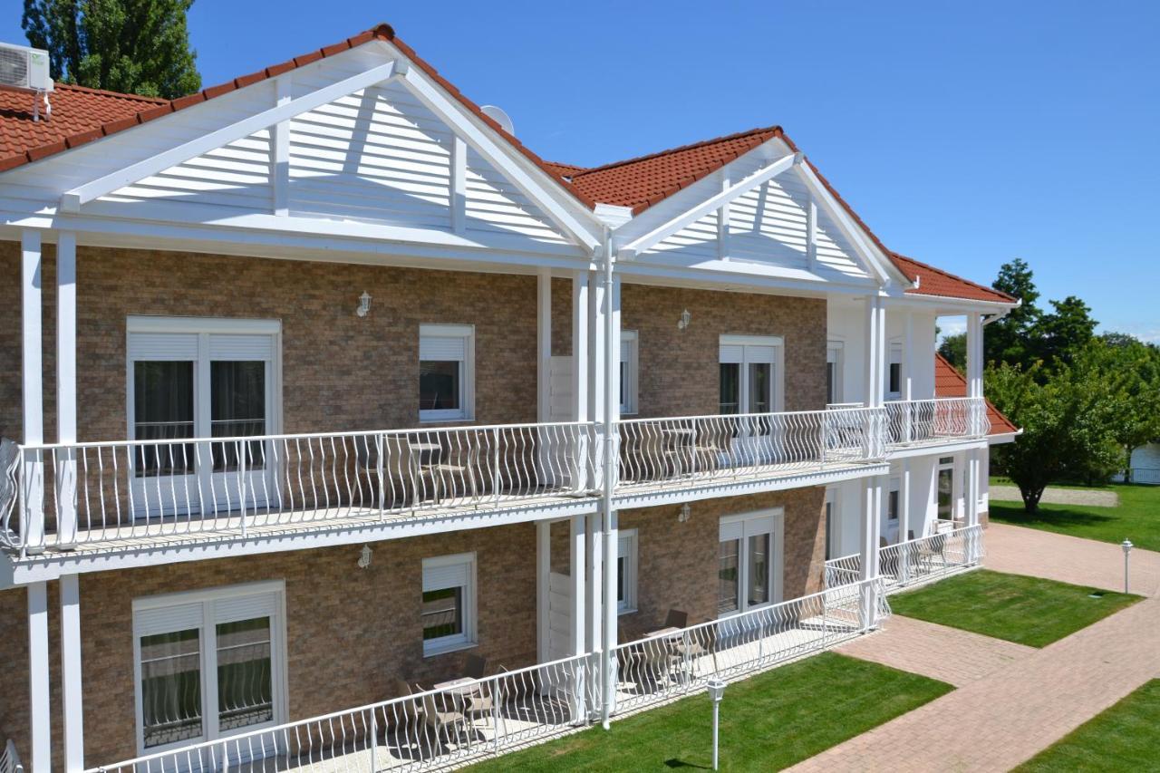 Апартаменты Aranyszarvas Panzio, Etterem Es Grillterasz Экстерьер фото
